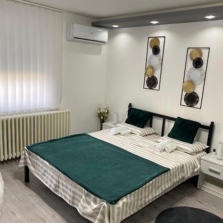 Manirosi 5 Apartment Subotica Bagian luar foto