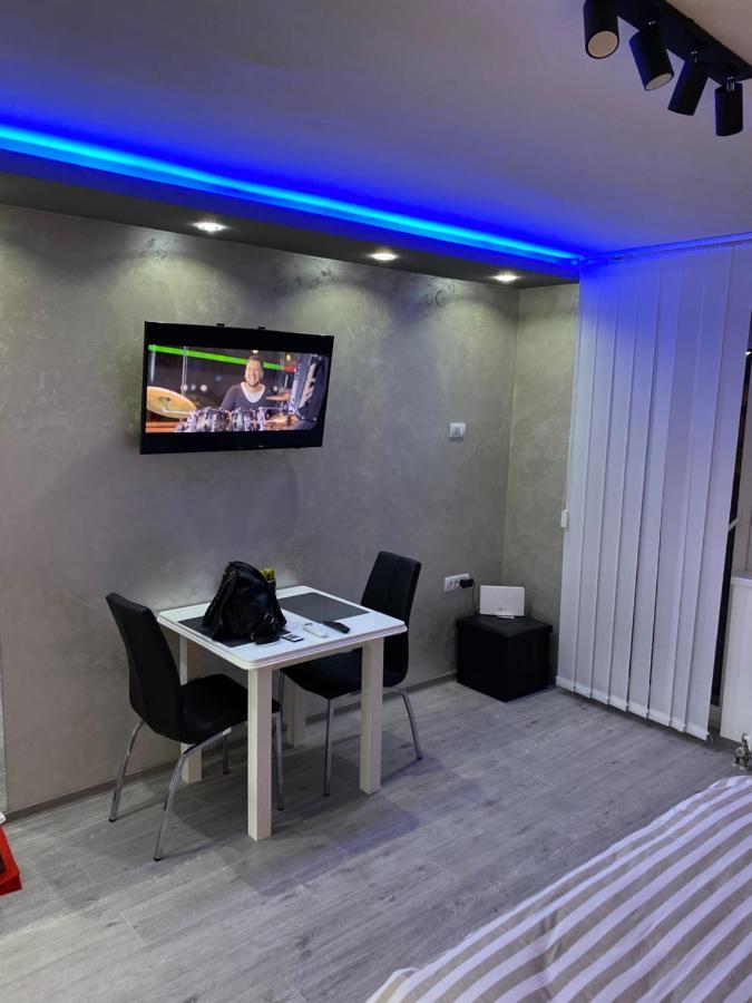 Manirosi 5 Apartment Subotica Bagian luar foto