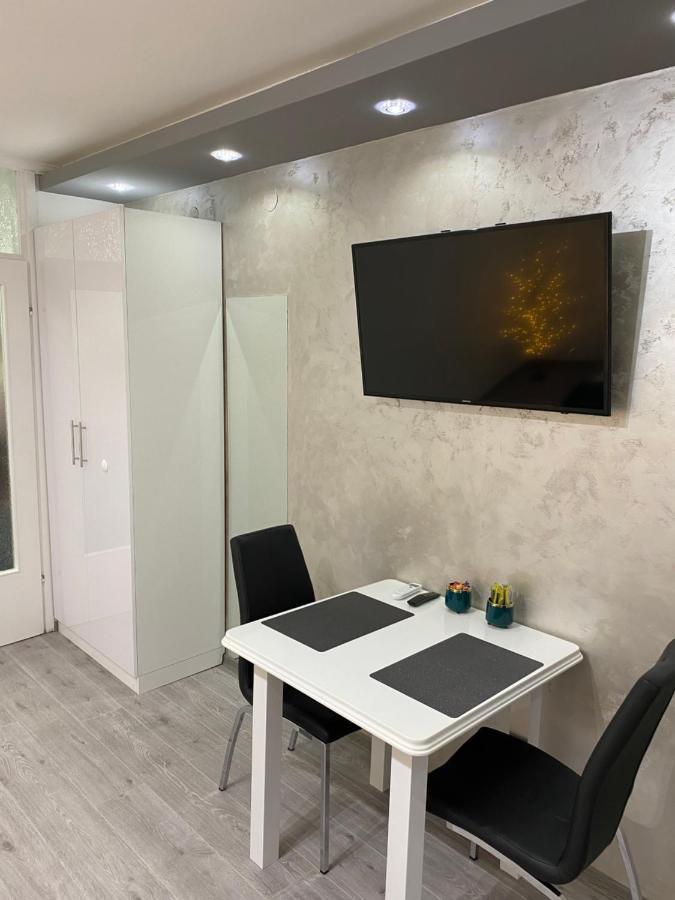 Manirosi 5 Apartment Subotica Bagian luar foto