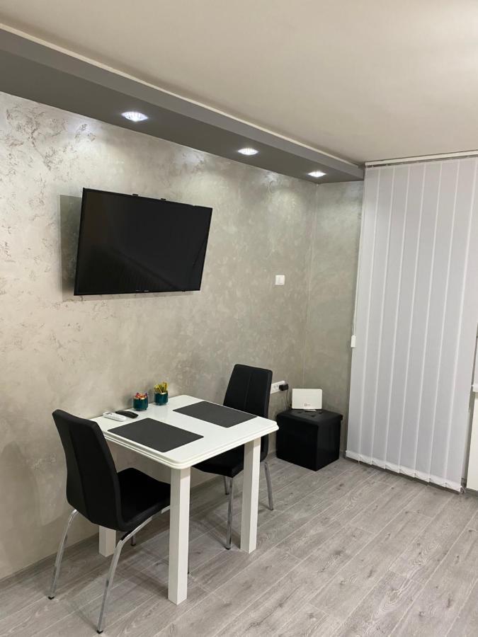 Manirosi 5 Apartment Subotica Bagian luar foto